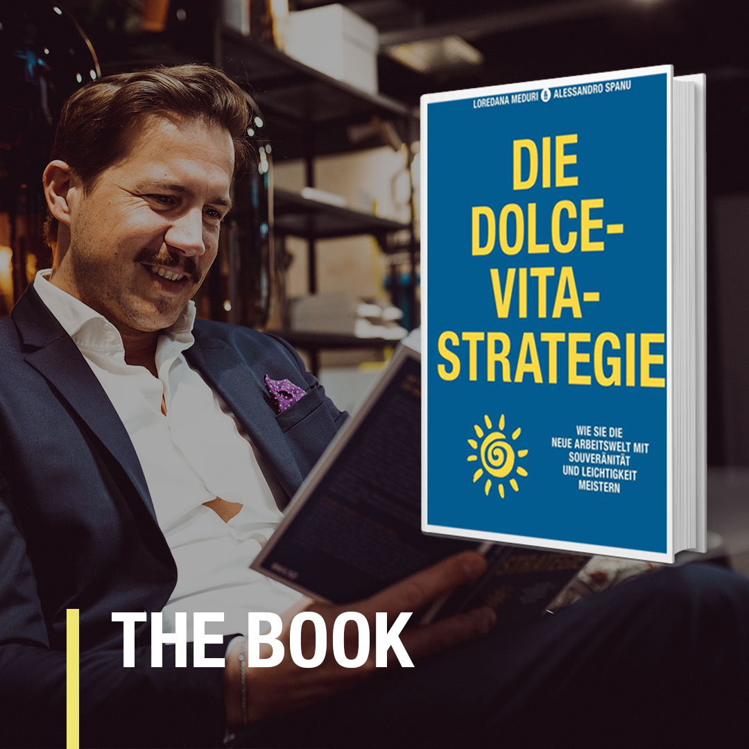 Ein Mann liest das Buch Die Dolce-Vita-Strategie, das Tipps zur souveränen Bewältigung der Arbeitswelt bietet.